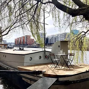 On Boat, Privat Pier, Free Parking Prag